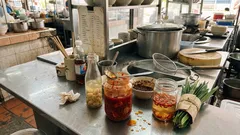 ก๋วยเตี๋ยวเนื้อเต้าหู้ยี้ปากเกร็ด น้ำซุปโบราณหอมข่า นัวแบบบ้านๆ