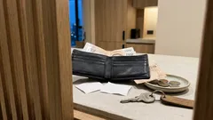 ฮวงจุ้ยกระเป๋าสตางค์ 4 ของที่ควรเอาออก ถ้าไม่อยากเงินรั่วไหล